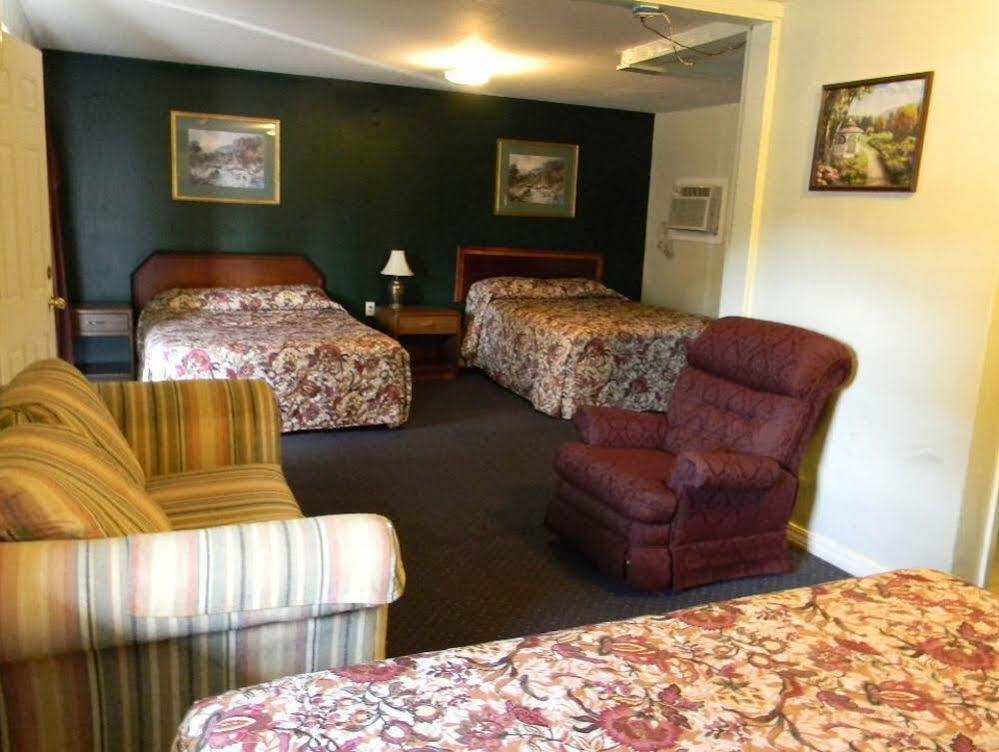 Little Shamrock Motel เมอร์ฟรีสโบโร ภายนอก รูปภาพ