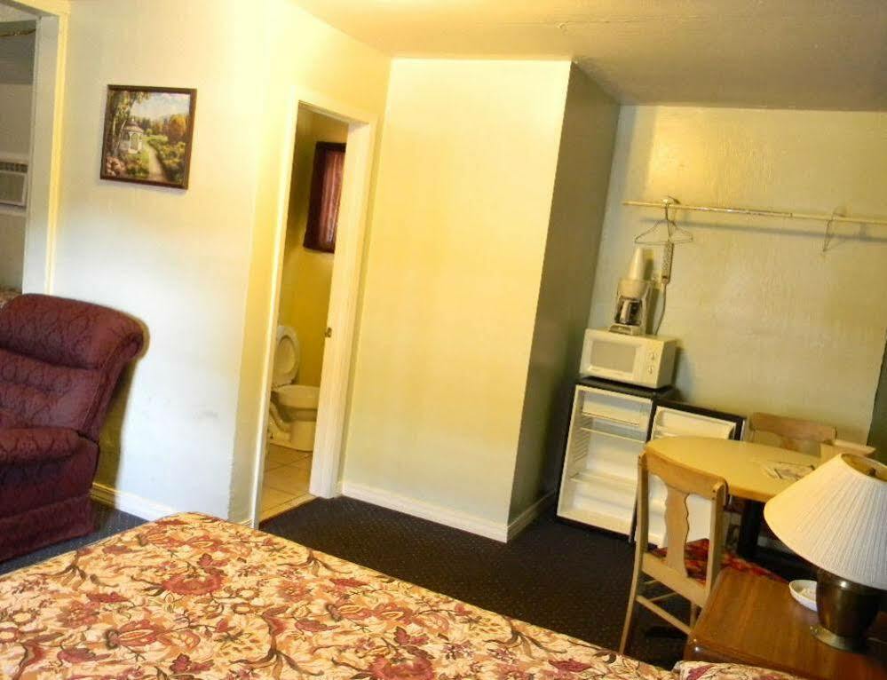 Little Shamrock Motel เมอร์ฟรีสโบโร ภายนอก รูปภาพ